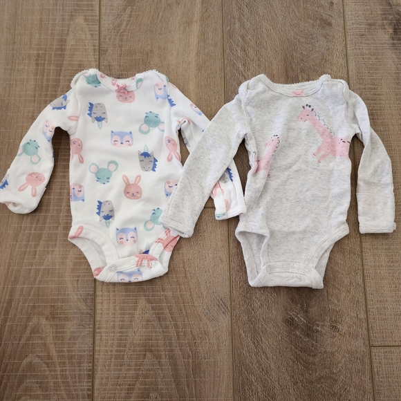 CARTER'S | Newborn Babygirl Bundle- Mix of PJs & Onsies - Picture 6 of 6